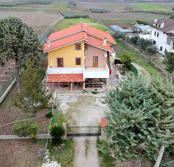 casa indipendente in vendita a Santa Maria Imbaro