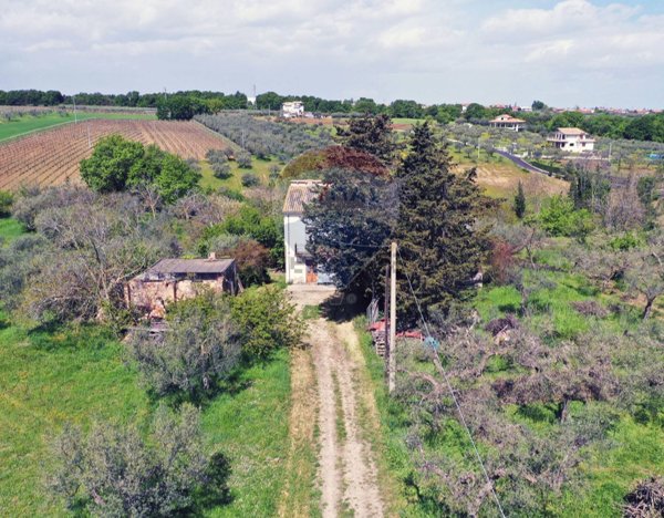casa indipendente in vendita a Santa Maria Imbaro