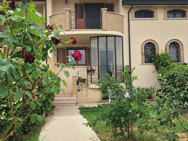 casa indipendente in vendita a Santa Maria Imbaro