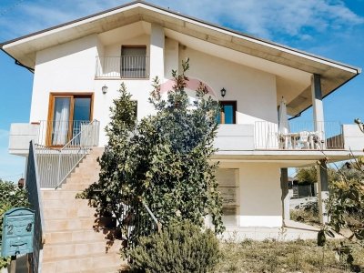 casa indipendente in vendita a Santa Maria Imbaro