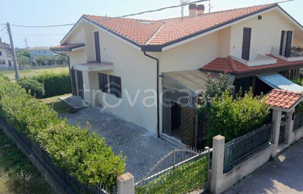 casa indipendente in vendita a Santa Maria Imbaro
