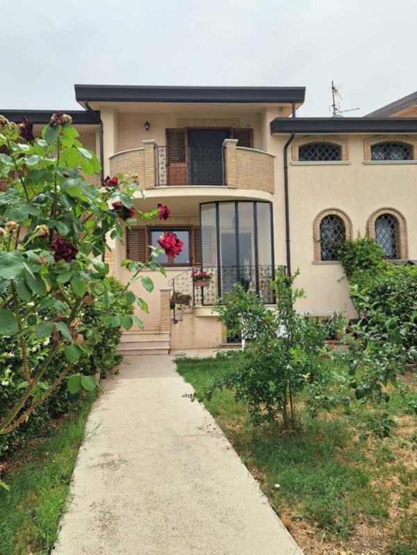 casa indipendente in vendita a Santa Maria Imbaro