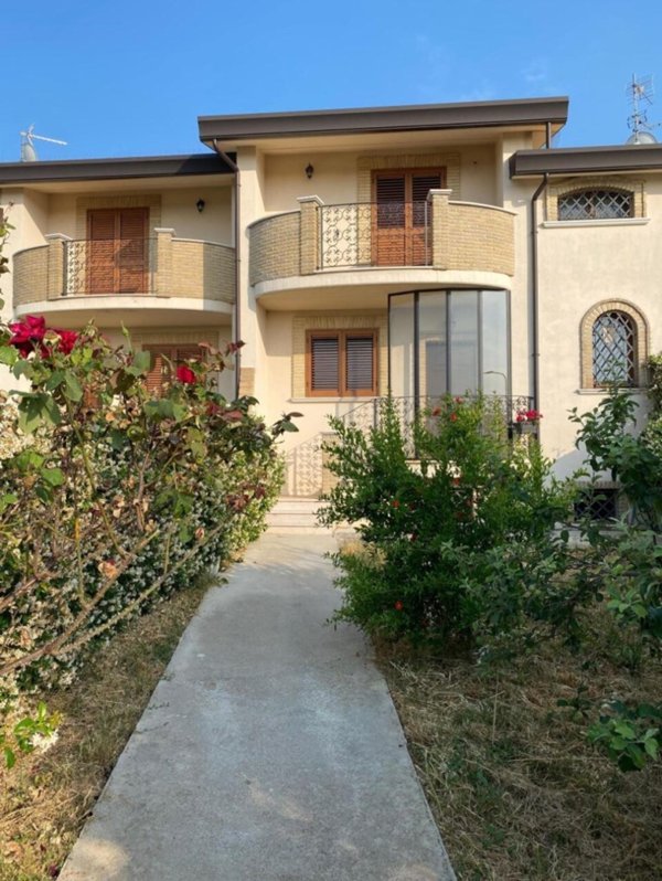 casa indipendente in vendita a Santa Maria Imbaro