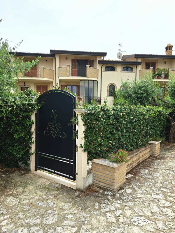 casa indipendente in vendita a Santa Maria Imbaro