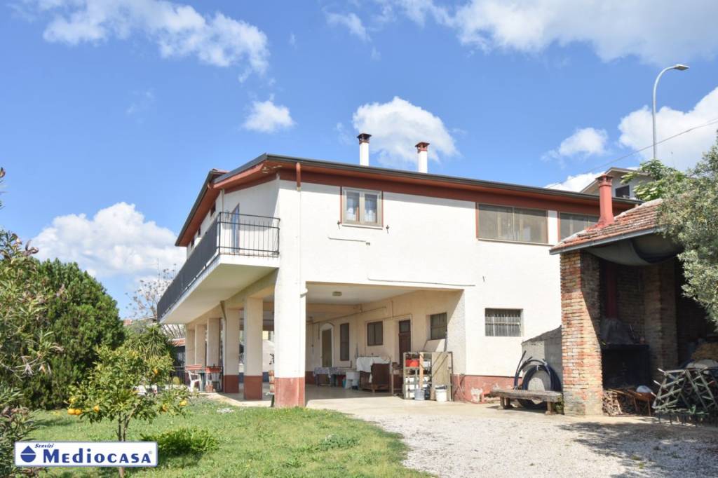 casa indipendente in vendita a Santa Maria Imbaro