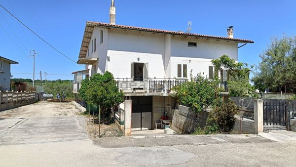 casa indipendente in vendita a Santa Maria Imbaro