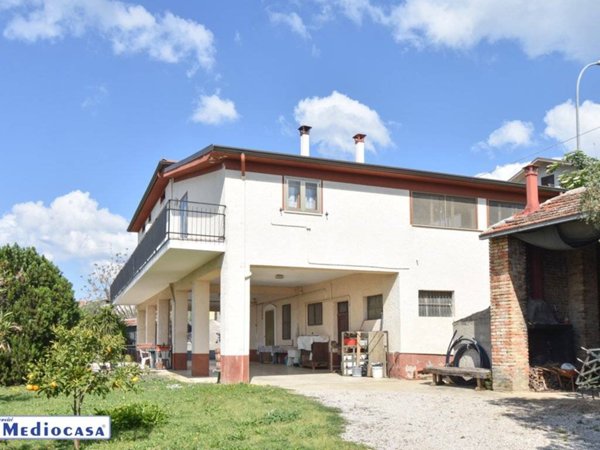 casa indipendente in vendita a Santa Maria Imbaro in zona Perilli