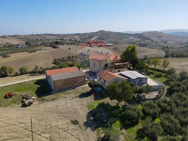 casa indipendente in vendita a Sant'Eusanio del Sangro in zona Cotti