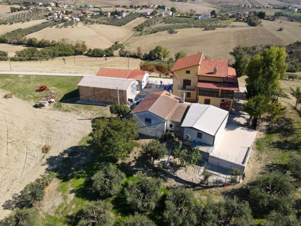 quadrivano in vendita a Sant'Eusanio del Sangro in zona Cotti