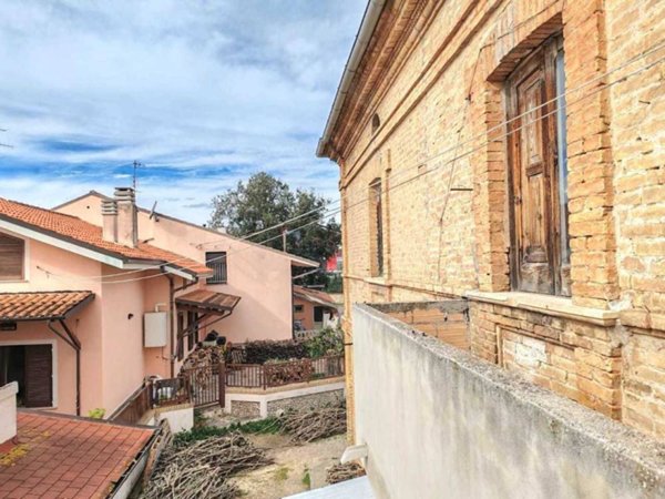 casa indipendente in vendita a San Vito Chietino in zona Colle Capuano