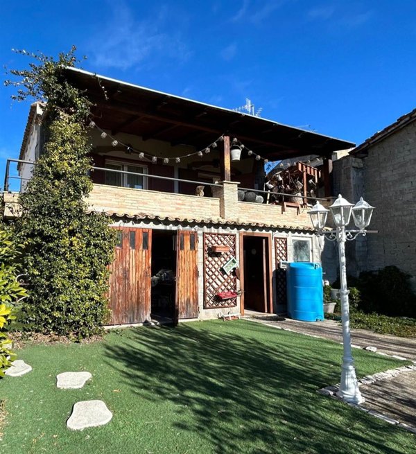 casa indipendente in vendita a San Vito Chietino in zona Bianchi