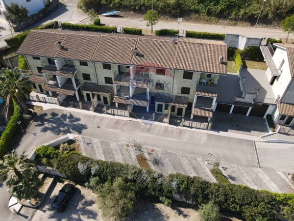 appartamento in vendita a San Vito Chietino in zona Marina di San Vito