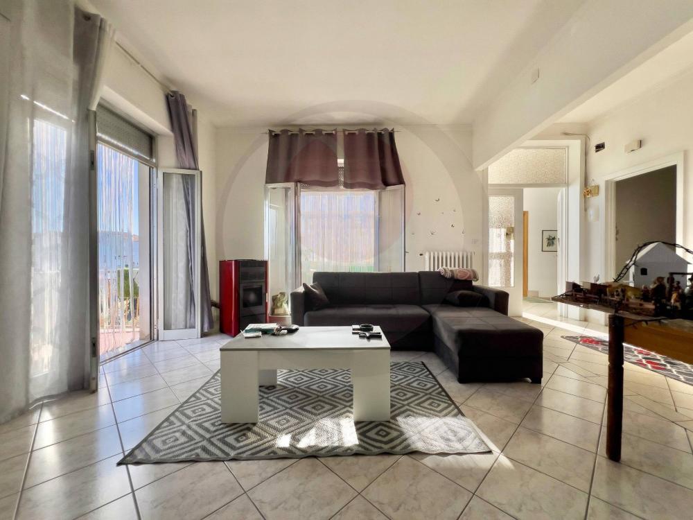 casa indipendente in vendita a San Vito Chietino in zona Sant'Apollinare