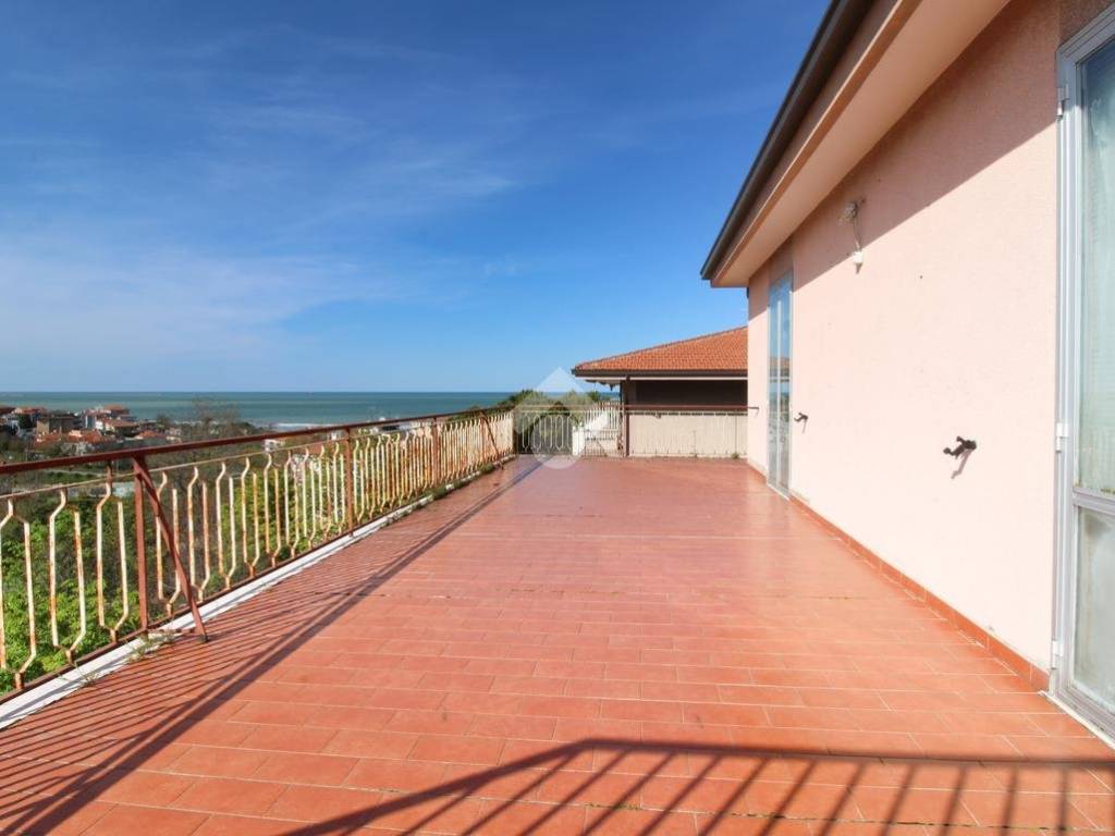 appartamento in vendita a San Vito Chietino in zona Marina di San Vito