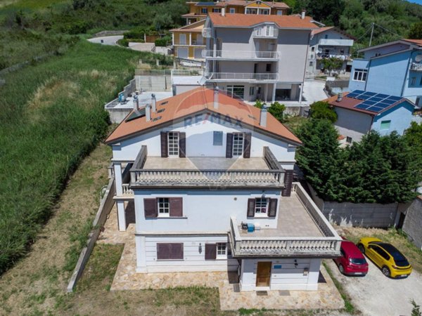 casa indipendente in vendita a San Vito Chietino in zona Marina di San Vito