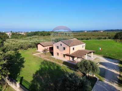 casa indipendente in vendita a San Vito Chietino