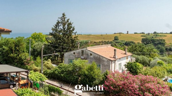 casa indipendente in vendita a San Vito Chietino in zona Marina di San Vito