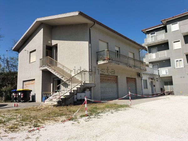 locale commerciale in vendita a San Vito Chietino in zona Marina di San Vito