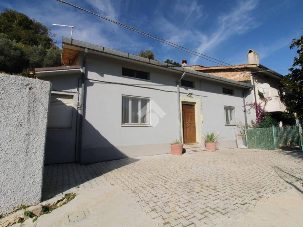 casa indipendente in vendita a San Vito Chietino
