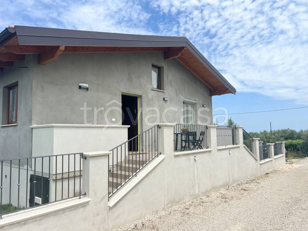 casa indipendente in vendita a San Vito Chietino in zona Sciutico
