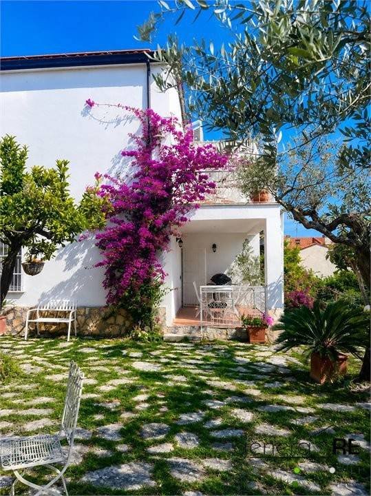 casa indipendente in vendita a San Vito Chietino in zona Marina di San Vito