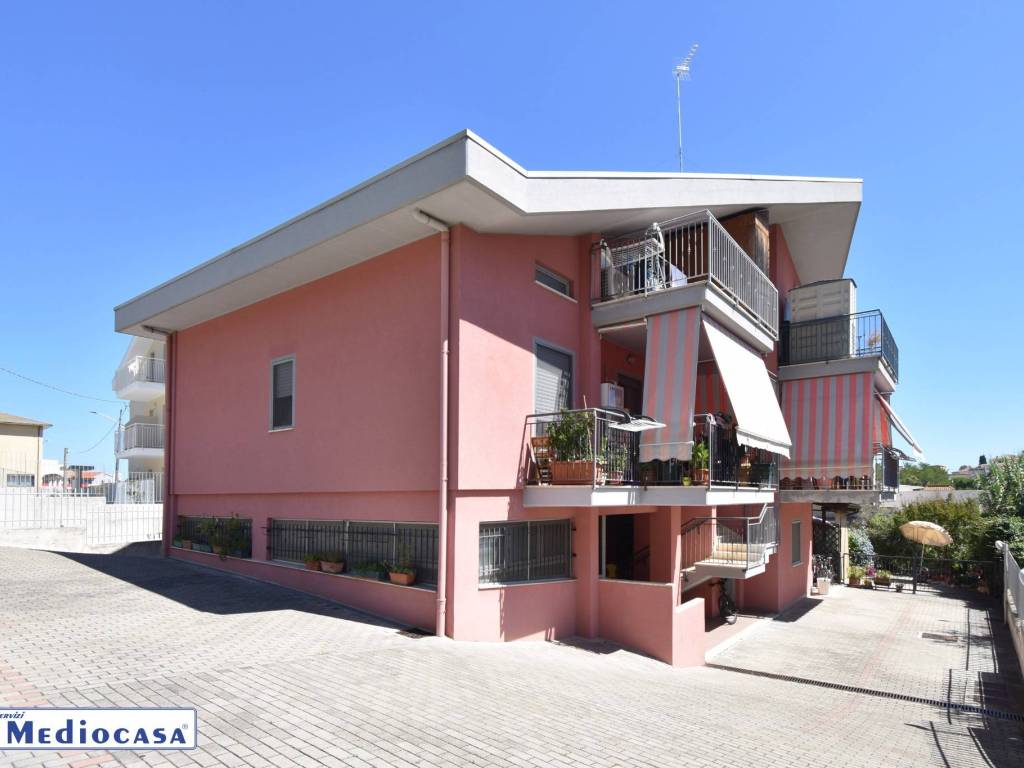 appartamento in vendita a San Vito Chietino in zona Marina di San Vito