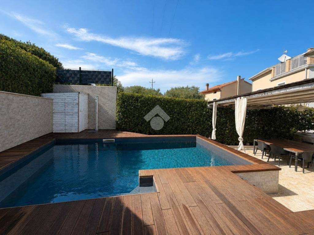 casa indipendente in vendita a San Vito Chietino in zona Marina di San Vito