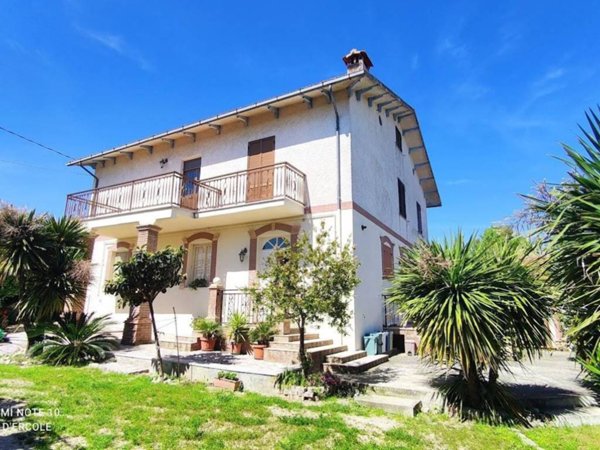 casa indipendente in vendita a Scerni