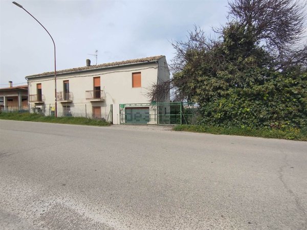 casale in vendita a Scerni in zona Piano dei Fiori