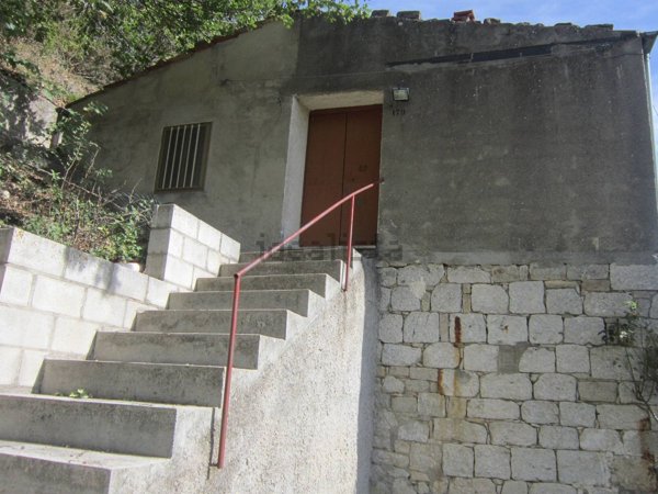 casa indipendente in vendita a Schiavi di Abruzzo