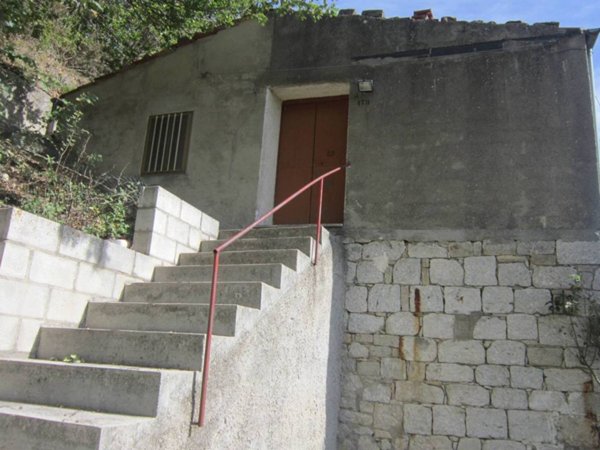 casa indipendente in vendita a Schiavi di Abruzzo