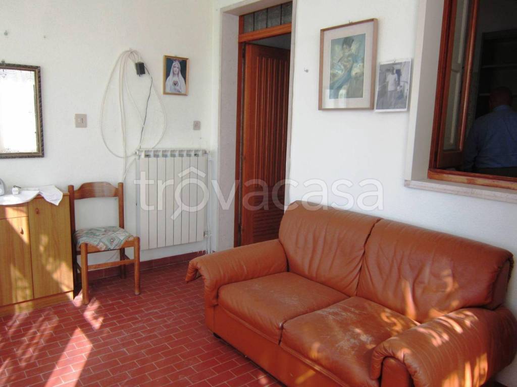 casa indipendente in vendita a Schiavi di Abruzzo in zona Taverna