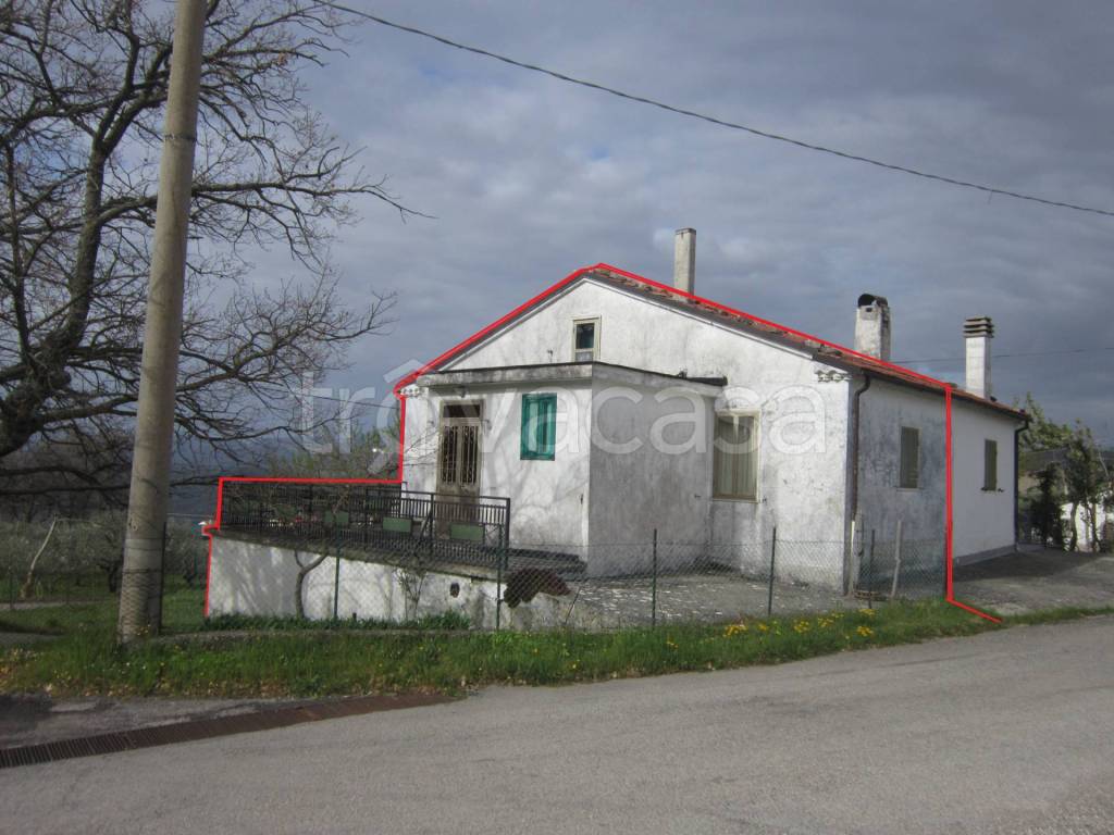 casa indipendente in vendita a Schiavi di Abruzzo in zona Casali