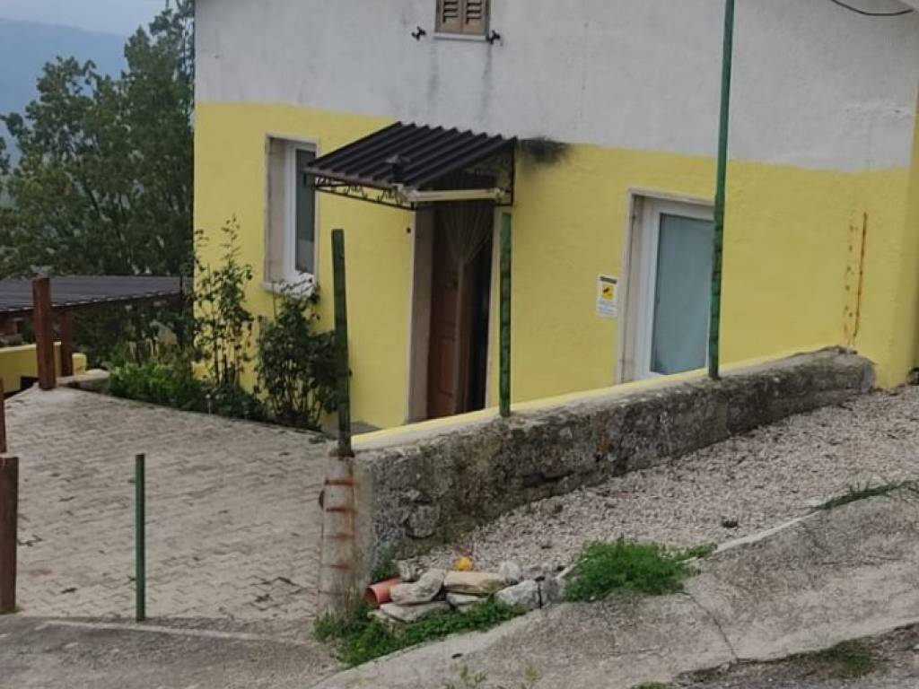 casa indipendente in vendita a Schiavi di Abruzzo in zona Taverna