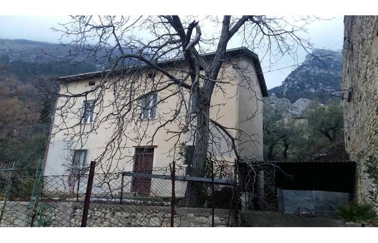 casa indipendente in vendita a Taranta Peligna