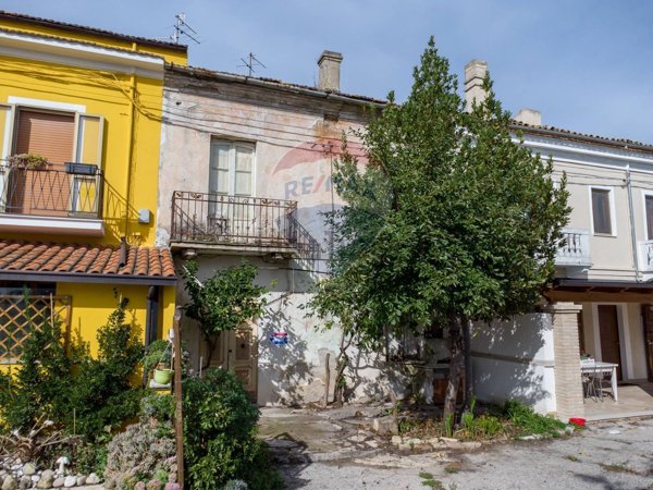 casa indipendente in vendita a Tollo