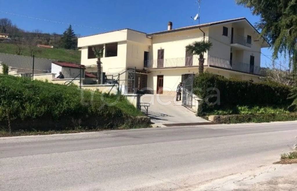 casa indipendente in vendita a Tollo in zona Venna