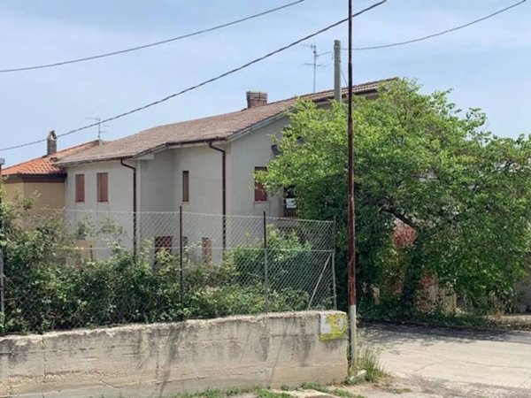 casa indipendente in vendita a Tollo