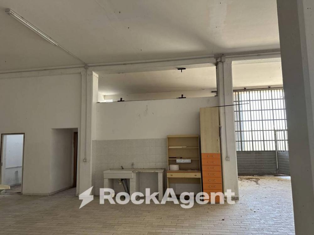 locale commerciale in vendita a Tollo