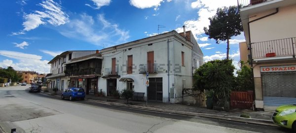 casa indipendente in vendita a Tollo