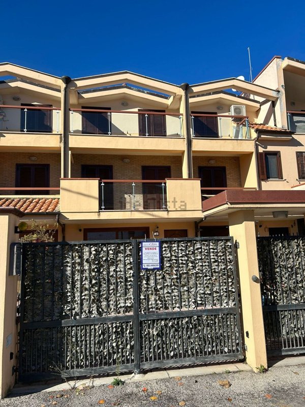 casa indipendente in vendita a Tollo