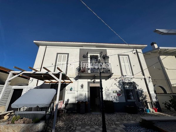 casa indipendente in vendita a Tollo