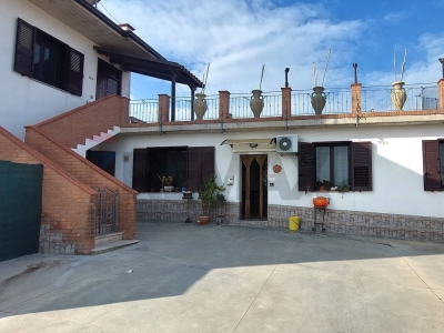 casa indipendente in vendita a Tollo