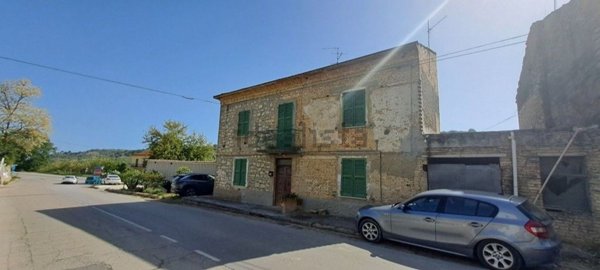 pentavano in vendita a Tollo in zona Venna