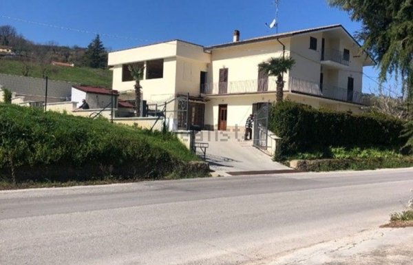 casa indipendente in vendita a Tollo