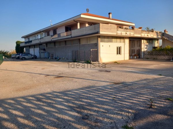 capannone in vendita a Tollo in zona Macchie