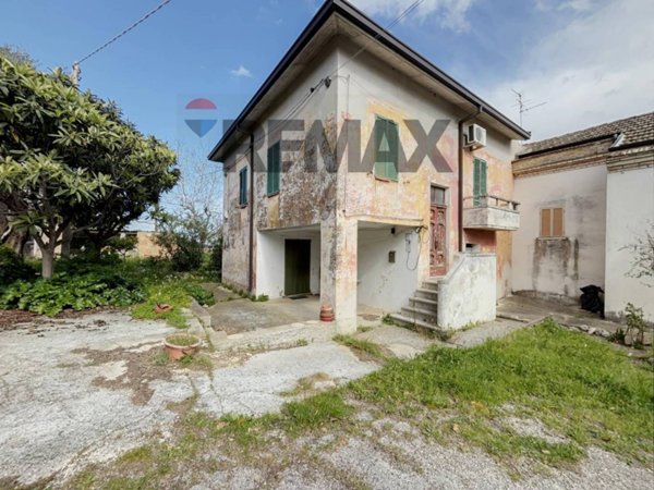 casa indipendente in vendita a Tollo