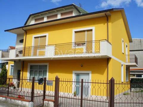 casa indipendente in vendita a Tollo