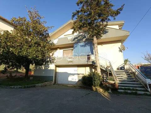 casa indipendente in vendita a Tollo in zona Macchie