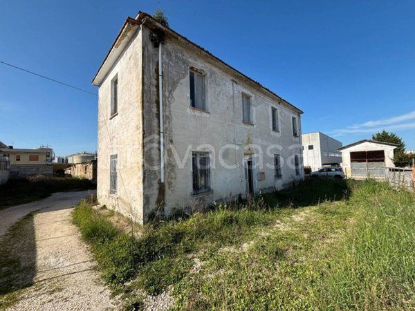 casa indipendente in vendita a Tollo in zona Venna